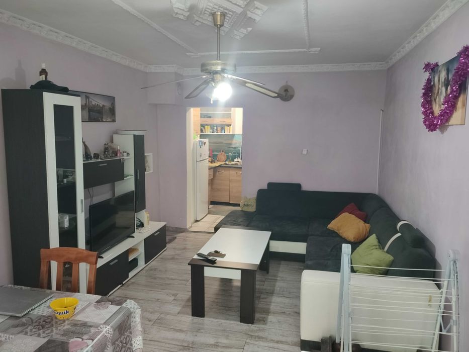 Тристаен тухлен апартамент - Пазара