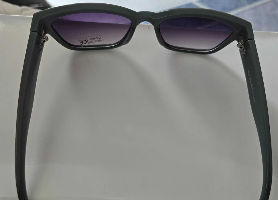Ochelari de soare Balenciaga.