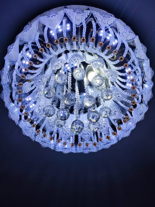 Продается б/у люстра