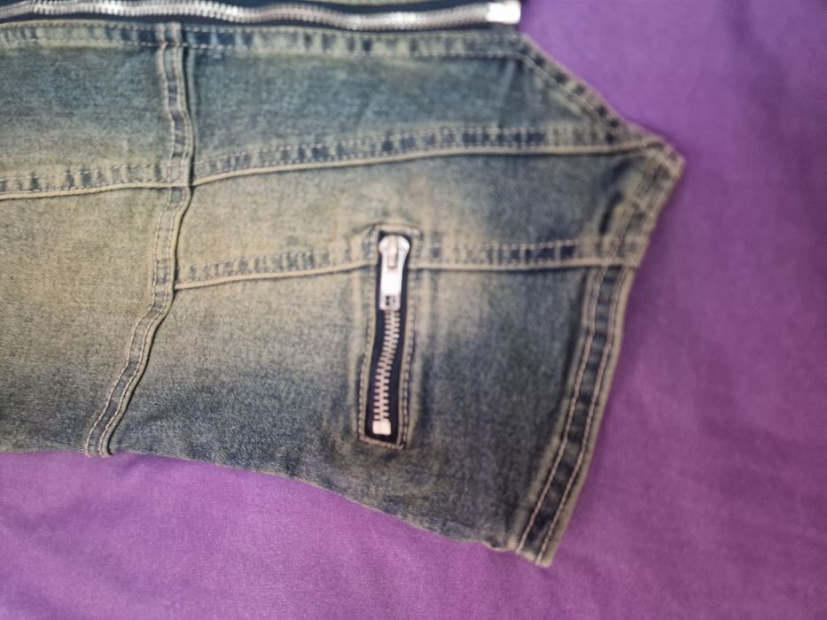 Top din denim cu fermoar pe mijloc
