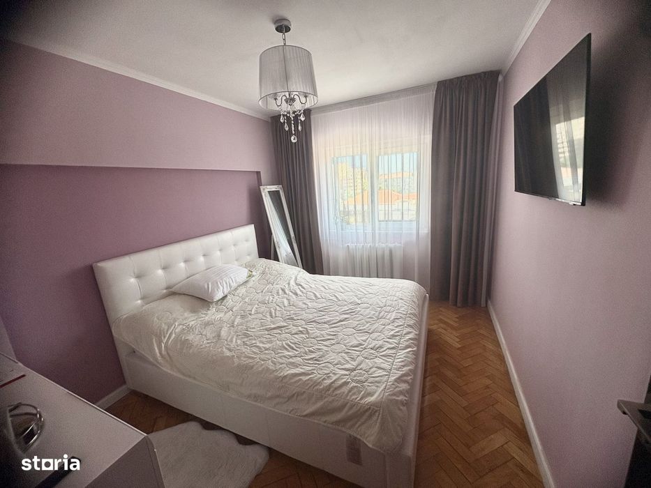 Apartament cu trei camere de vânzare, renovat complet, central