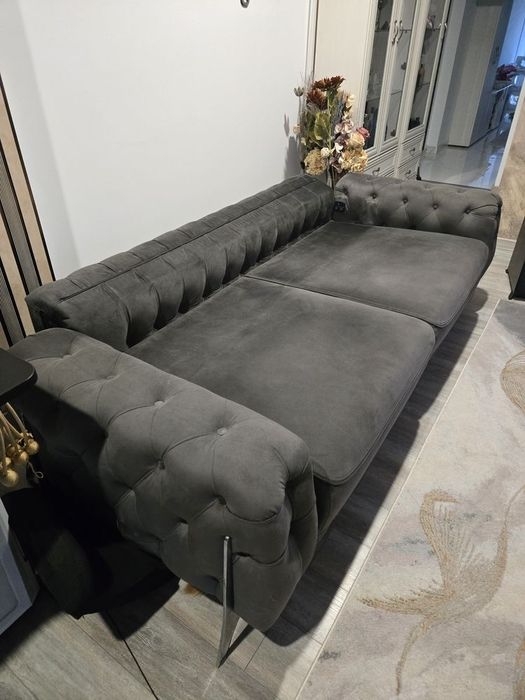 Vând Canapea Extensibilă Chesterfield