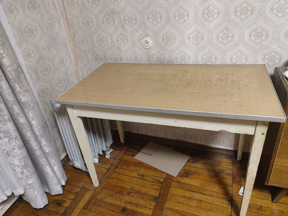 Столы СССР бесплатно срочно