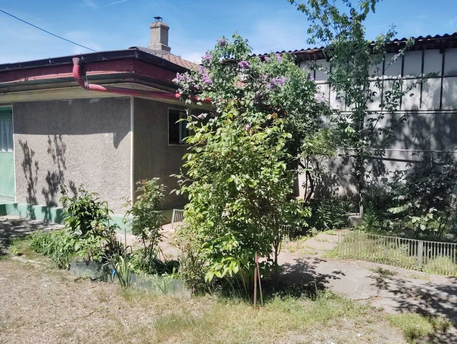De vânzare casă bătrânească + teren 300 mp – Șoseaua Sălaj