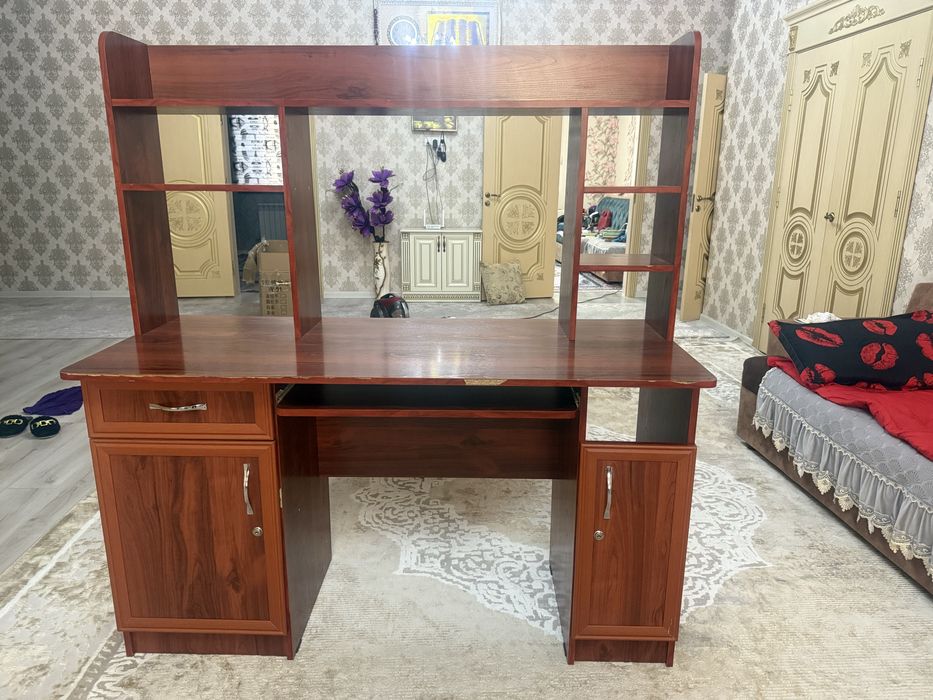 Кампиютерныи стол