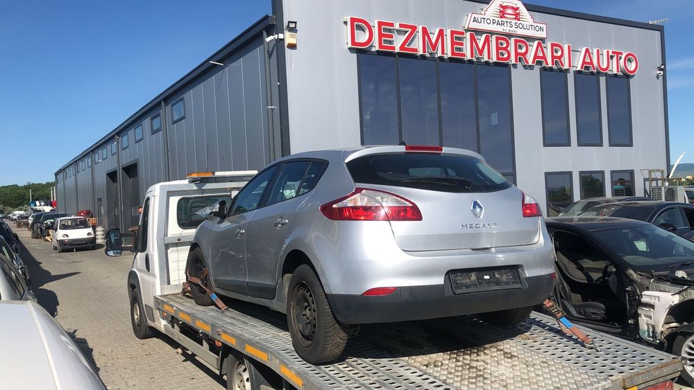 Dezmembram Renault Megane 3 1.6 benzina an fabr 2009