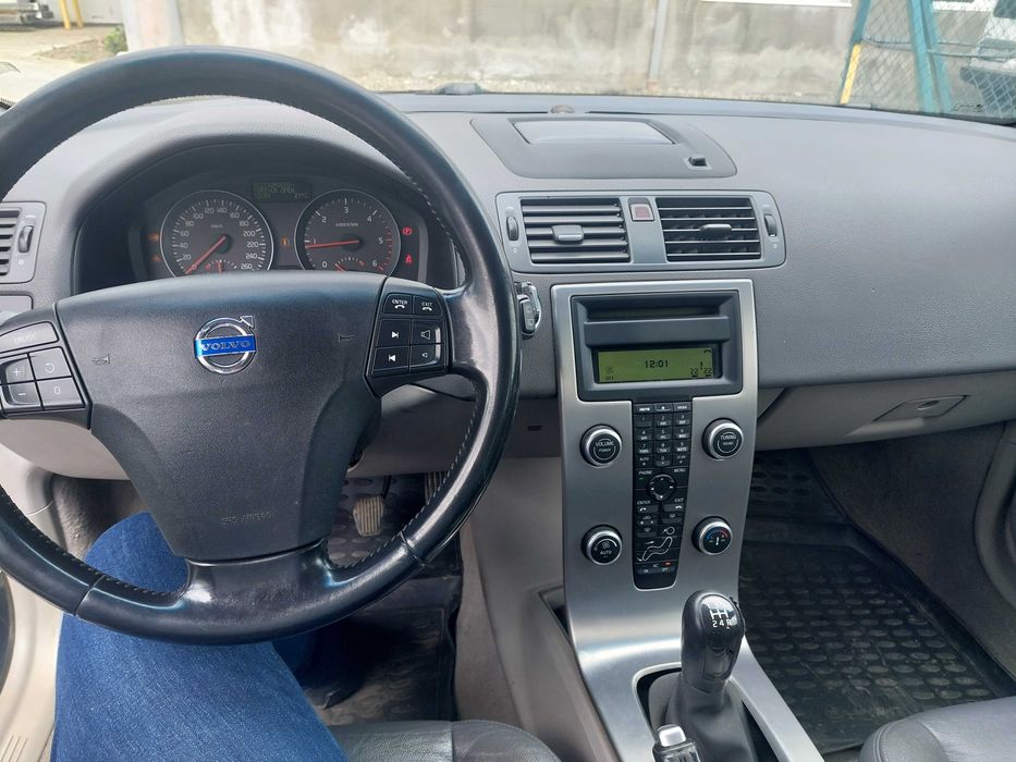 VOLVO V50 2010 — imagine 2