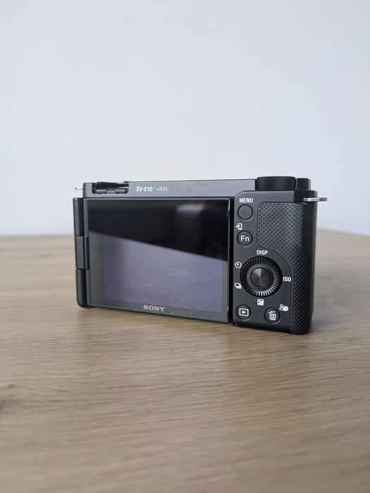 Sony ZV-E10 НОВ! На 270 кадъра + обектив 16-50 OSS