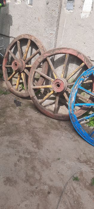 Vând roti de lemn mai multe detalii în privat