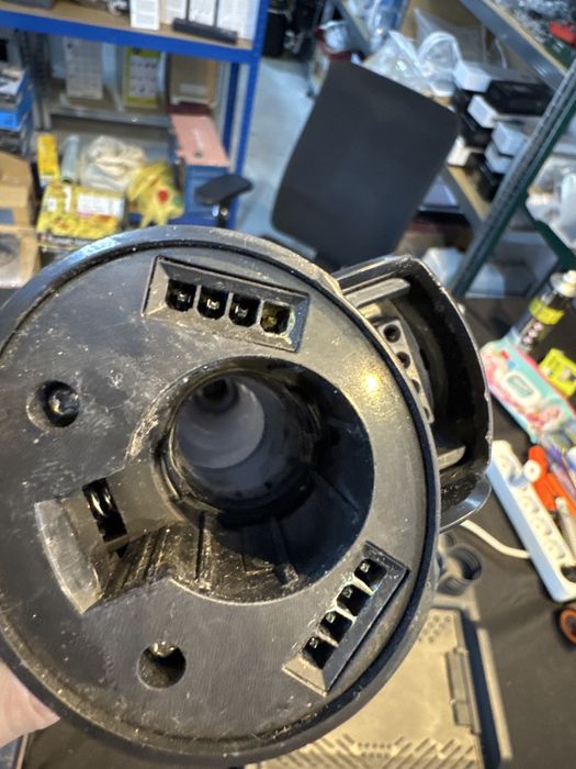 Aspirator umed uscat AEG pini perie defecti