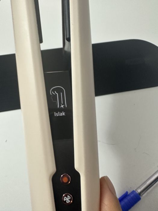 Dyson airstrait преса