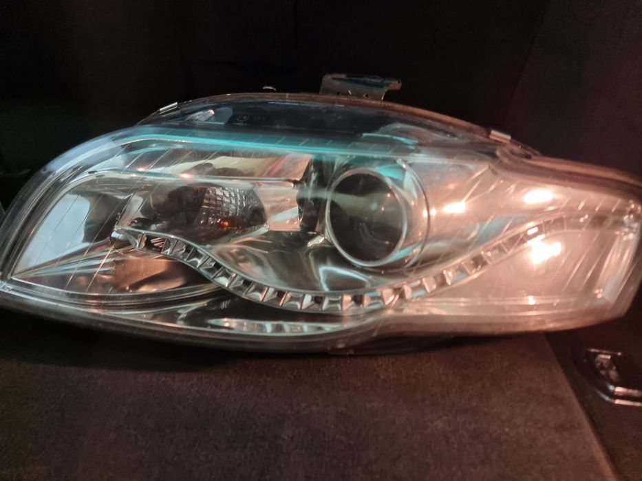 Faruri Audi A4 B7 lupă si led