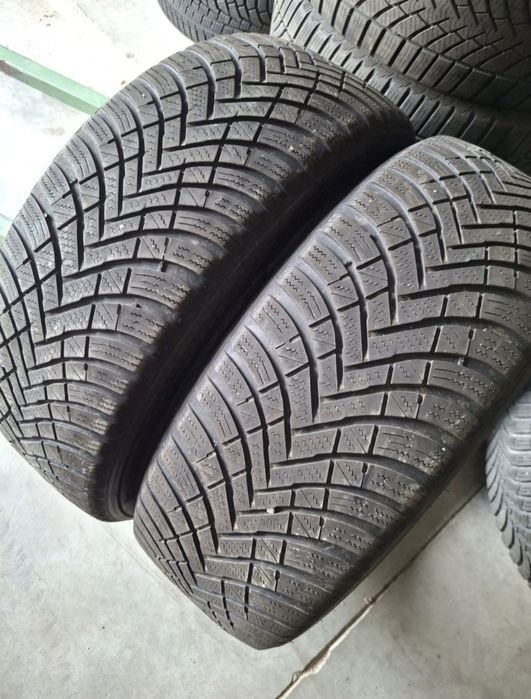2 Anvelope de iarnă 215 55 r17 Hankook
