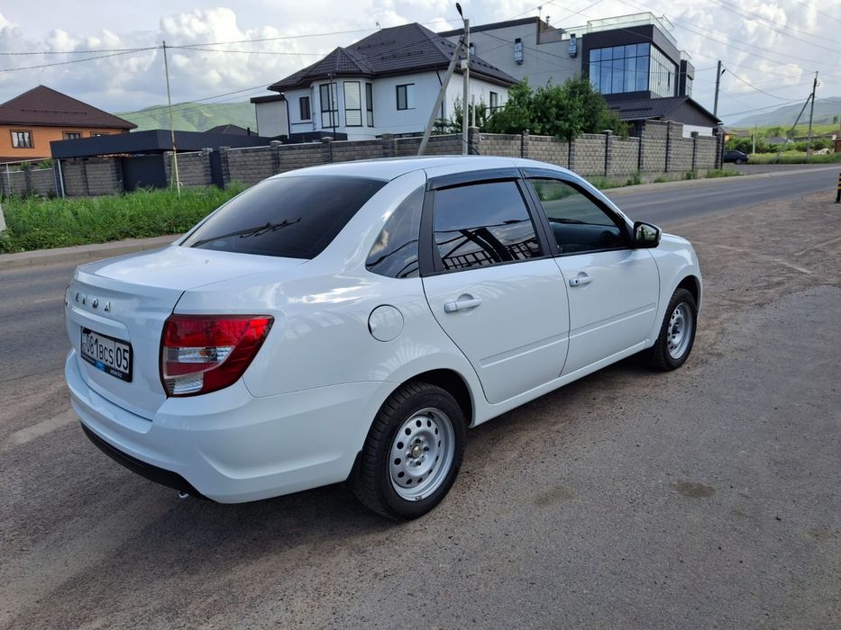 Машина Lada Granta