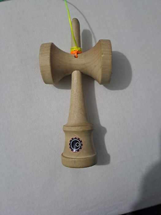 Vand kendama cu ken de la O kendama si bila brocken shape
