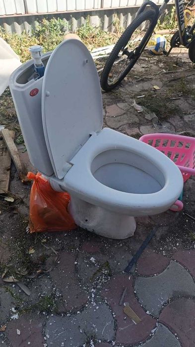 Продам унитаз б/у в рабочем состоянии