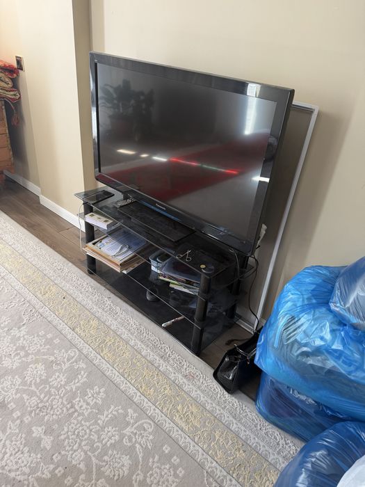 Телевизор с падставкой