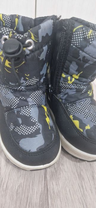 Продам детские сапоги