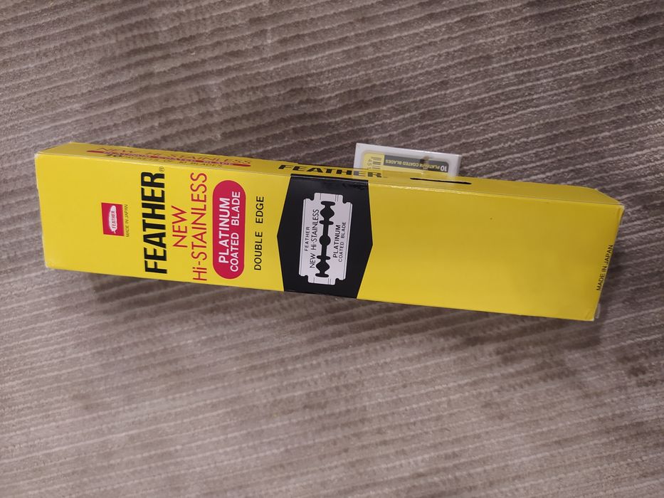 Продам лезвия Feather