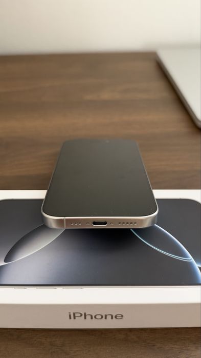Продам iPhone 16 Pro, 256 ГБ, White Titanium (белый титан).