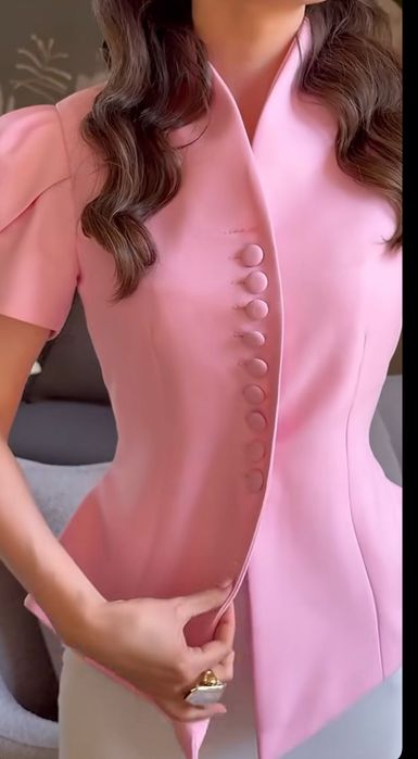 Пиджак розовый трендовый