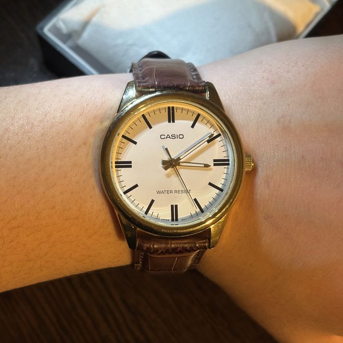 Золотые часы Casio