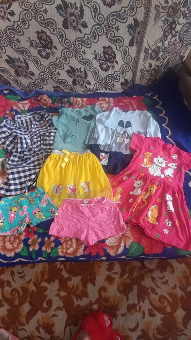 Продам 2 пакета вещей на девочку