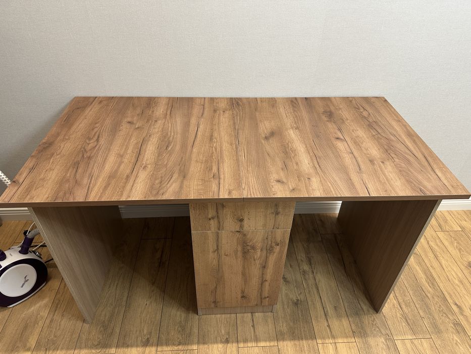 Продам письменный / рабочий стол с тумбой