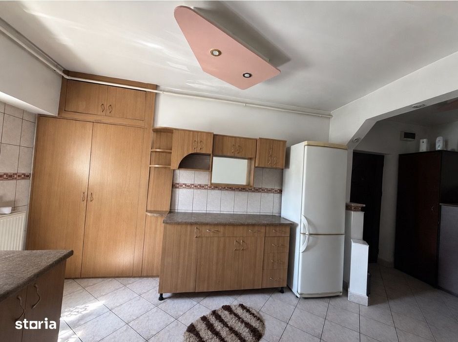 Proprietar PF vând apartament cu 4 camere, situat în zona Arena Mall.