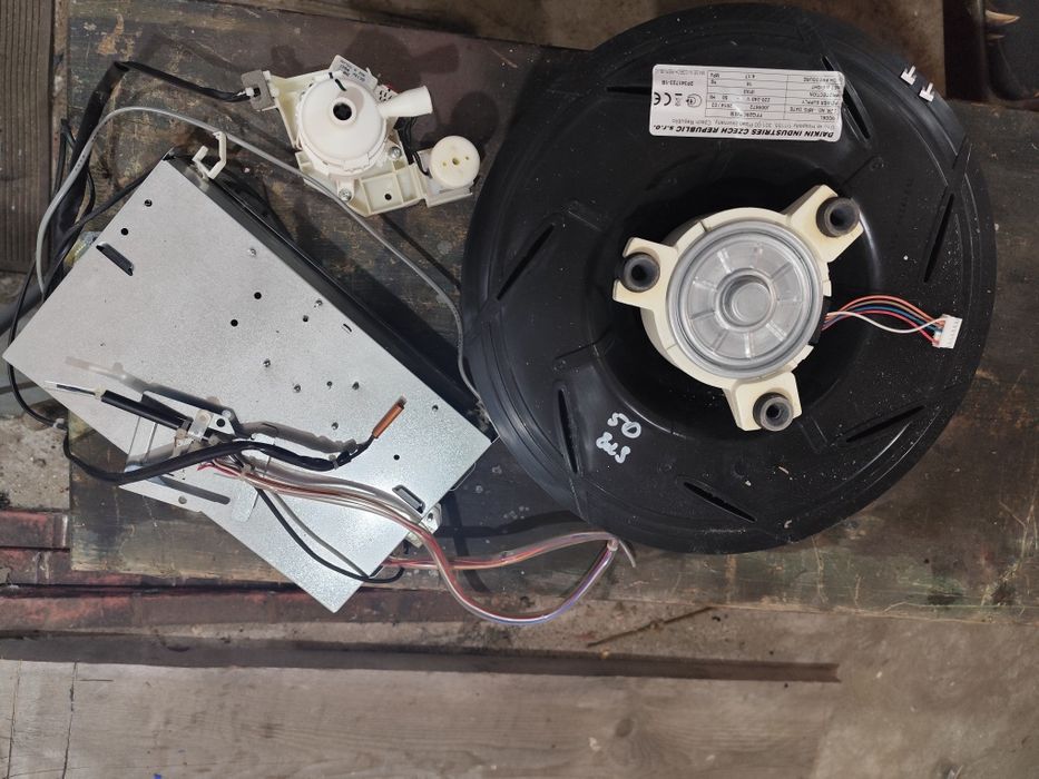 Вентилатор и управление за таванен климатик Дайкин ново