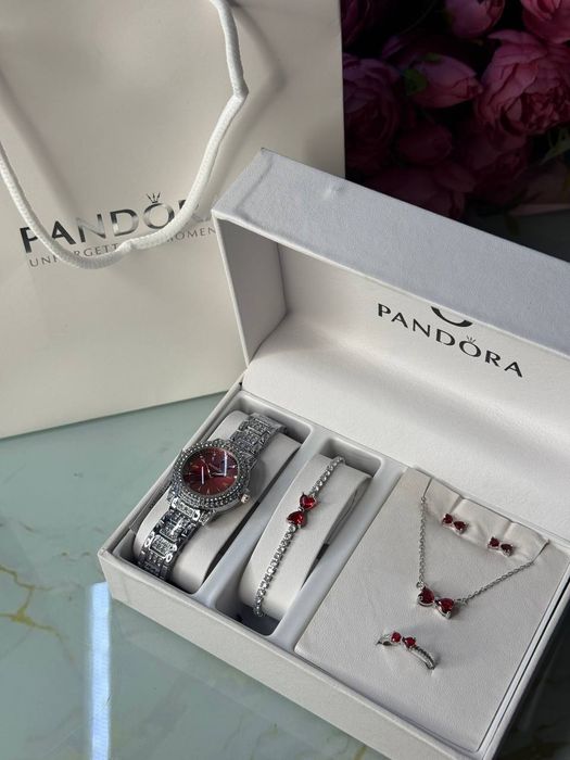 Pandora набор часы
