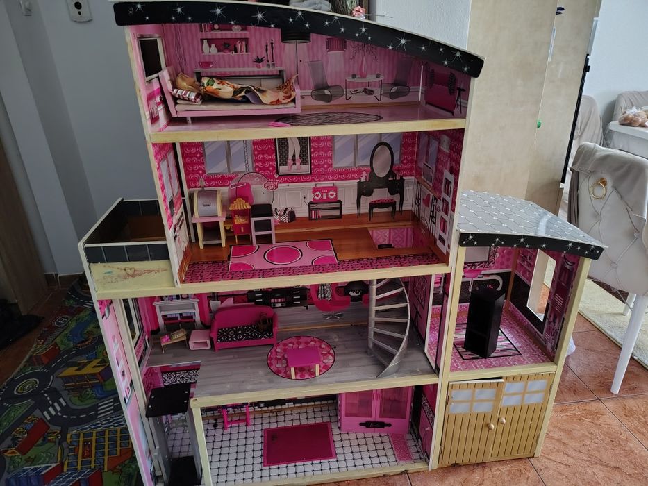 Căsuță de păpuși din lemn