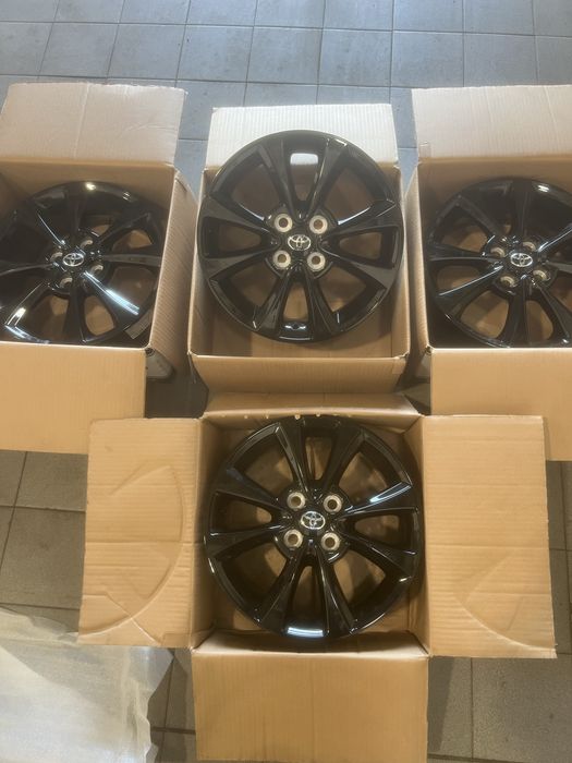 Toyota Yaris OEM джанти 15” 4x100 – Перфектно състояние