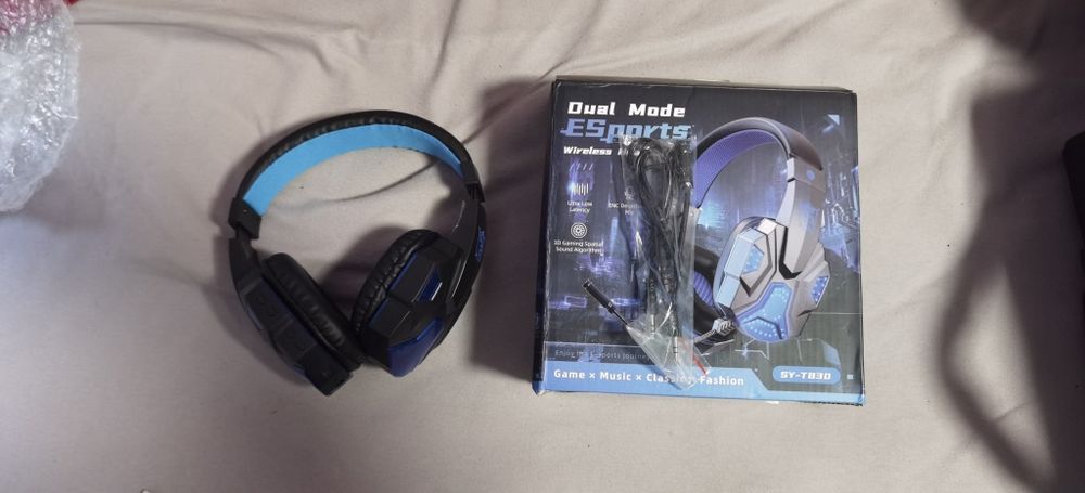 Bună ziua. Vand casti gaming