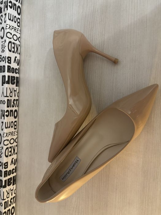 Бежови токчета 39 номер