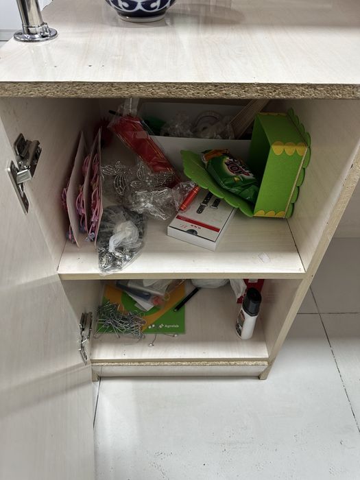 Кассовый стол айналы витринасымен