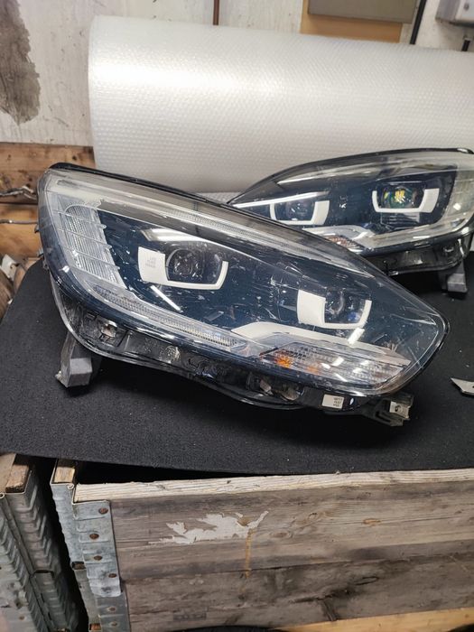 Vînd far stînga dreapta full led renault scenic 4 2018