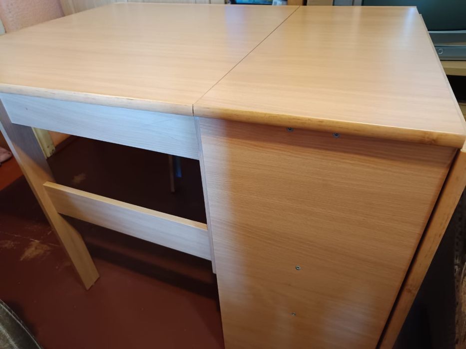 Продам тумбу недорого.