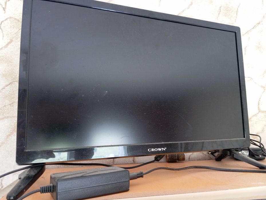 21 инча (54 см), телевизор CROWN,използвано, има дистанционно