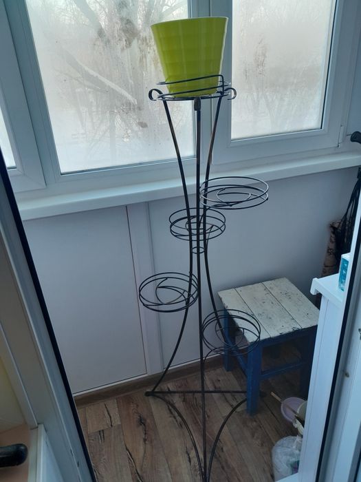 Продам подставку под цветы