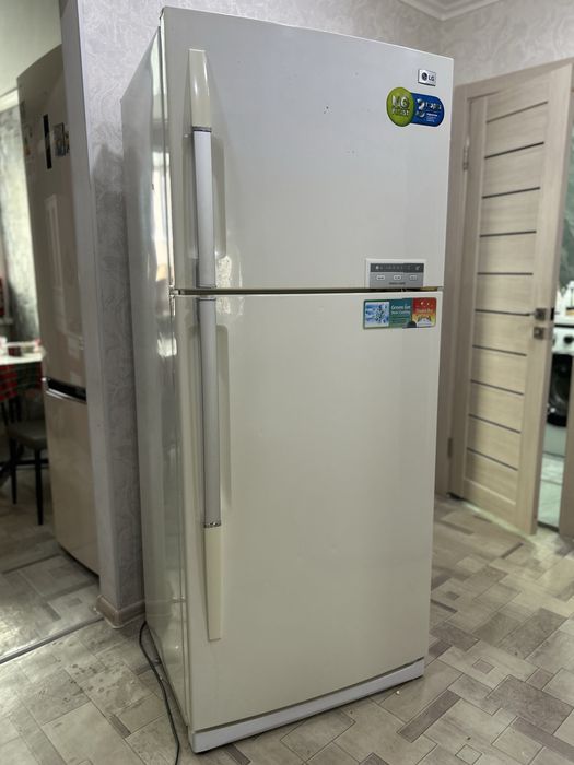 Продам рабочий холодильник LG