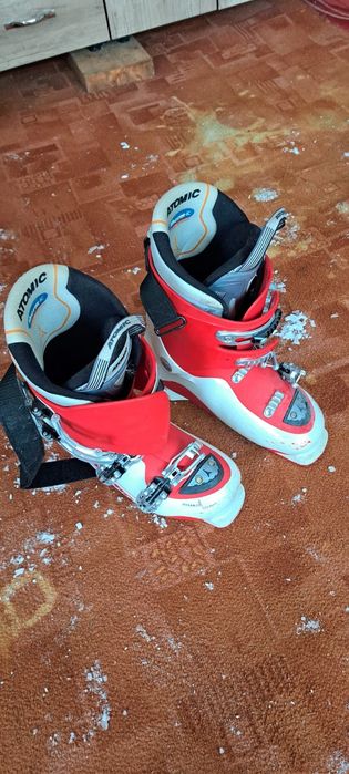 Vând set schiuri+ clăpari 4 perechi