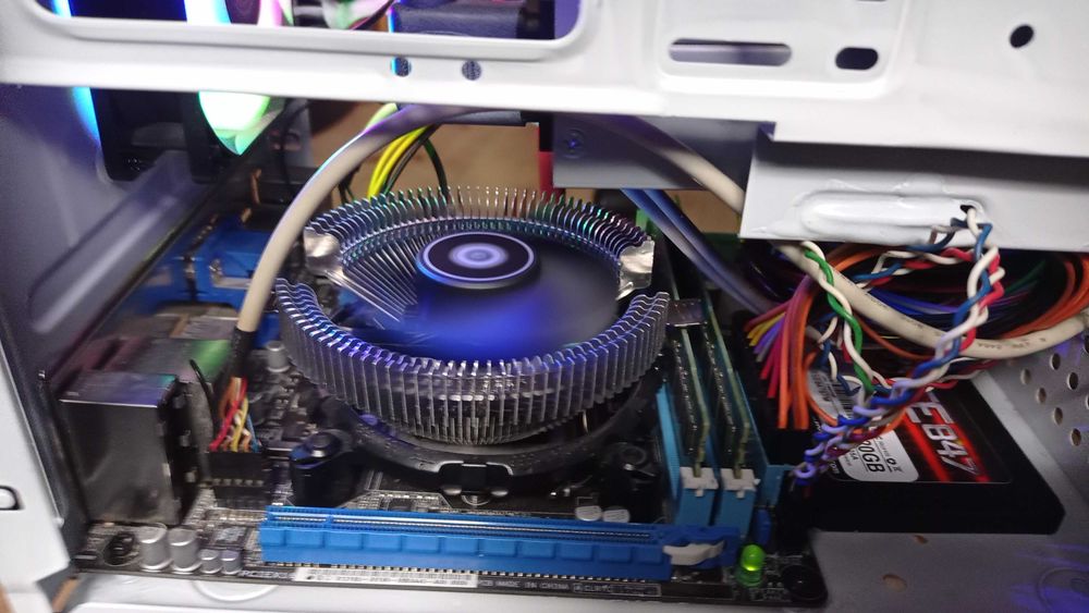 Продавам компютър