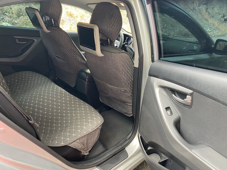 Автомобиль хендай Элантра