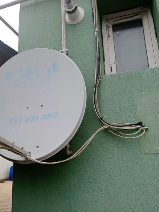Antena satelit Digi