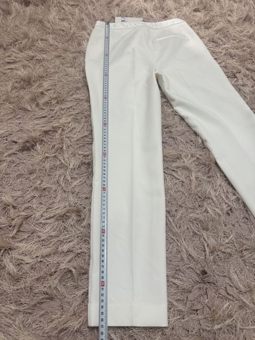 Pantaloni conici albi eleganti cu vipusca talie inalta Zara marimea XS