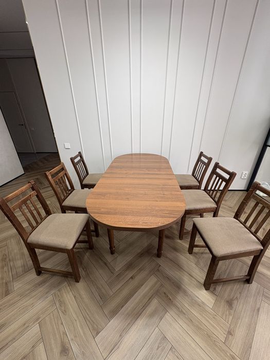 Продам кухонный стол со стульями