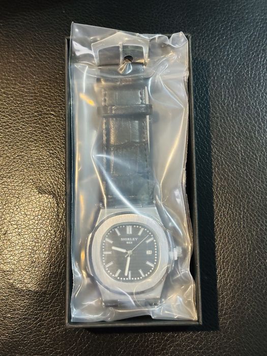 Продам новые часы