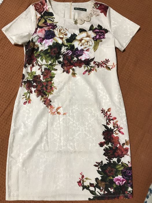 Продам женский костюм и платье