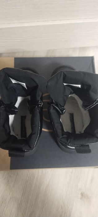 Продам ботинки для девушек
